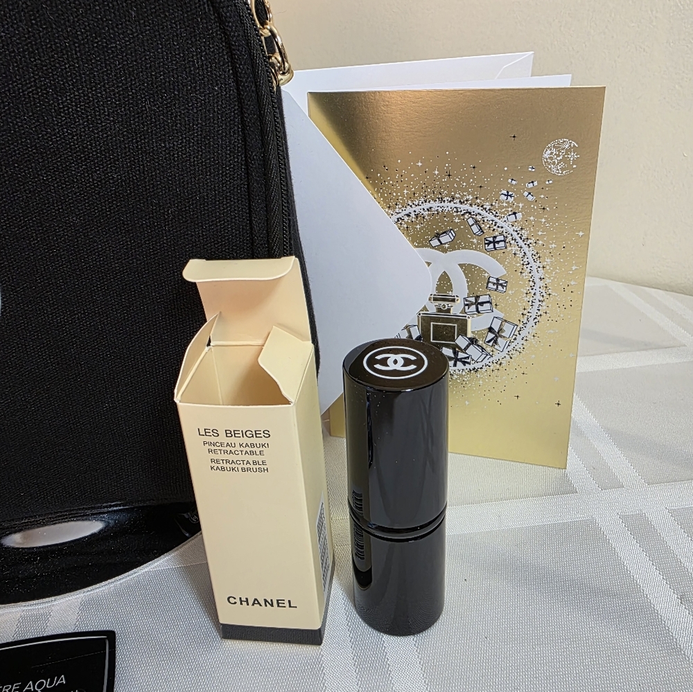 Chanel Beauty Bundle.LG Zip Around Beauty Pouch On Chain.Lip Laquer,Kabuki Brush - Picture 11 of 16